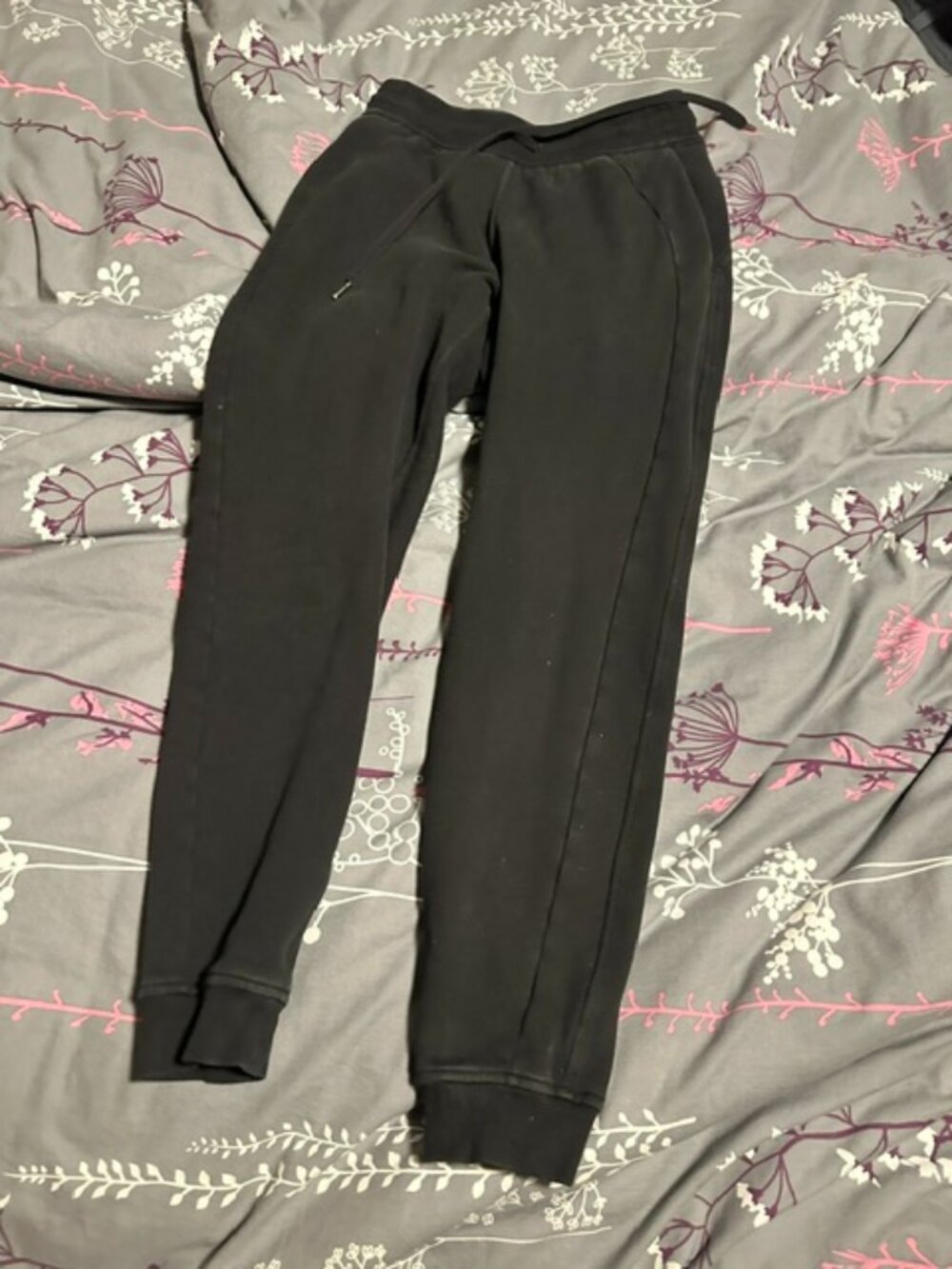 Lululemon size 4 joggers